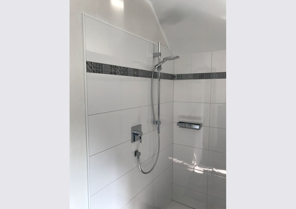Badezimmer im Neubau: Dusche